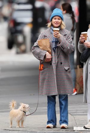 Naomi Watts - On a coffee run in Tribeca - New York