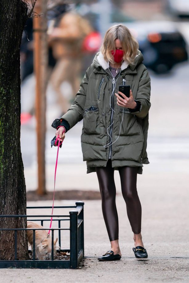 Naomi Watts - Out for a dog walk in New York City