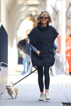 Naomi Watts - Seen with her dog in the Big Apple - New York
