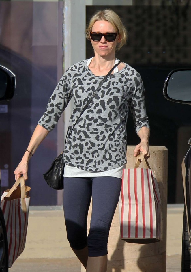 Naomi Watts - Shopping at Vicente Foods in Los Angeles