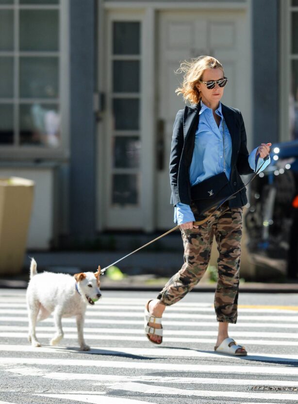 Naomi Watts - Steps out for a dog walk in New York City