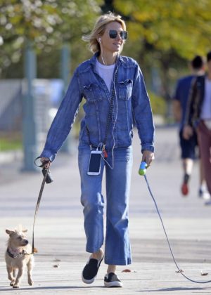 Naomi Watts - Walking her dog at the dog park in Tribeca