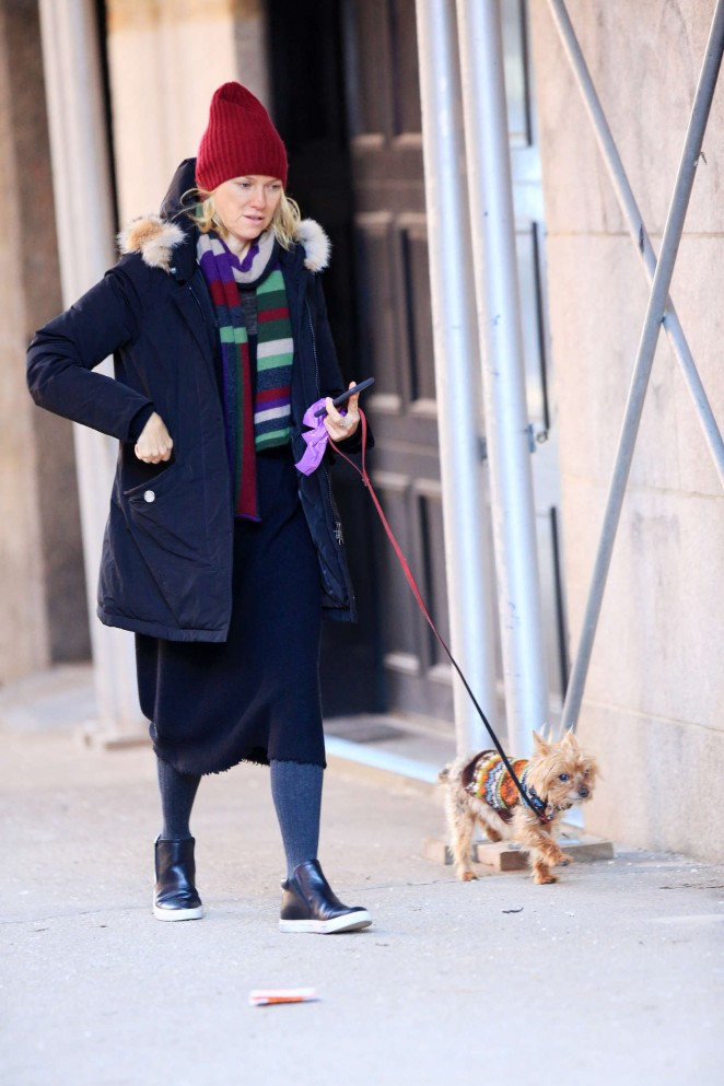 Naomi Watts - Walking her Dog in NY