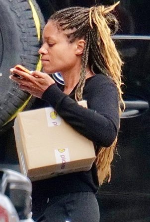 Naomie Harris - Spotted out carrying a parcel in London