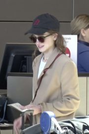 Natalia Dyer - Spotted at LAX airport in Los Angeles