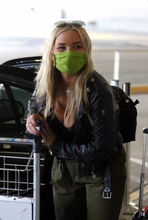Natalie Alyn Lind - Wearing mask while arriving in Vancouver