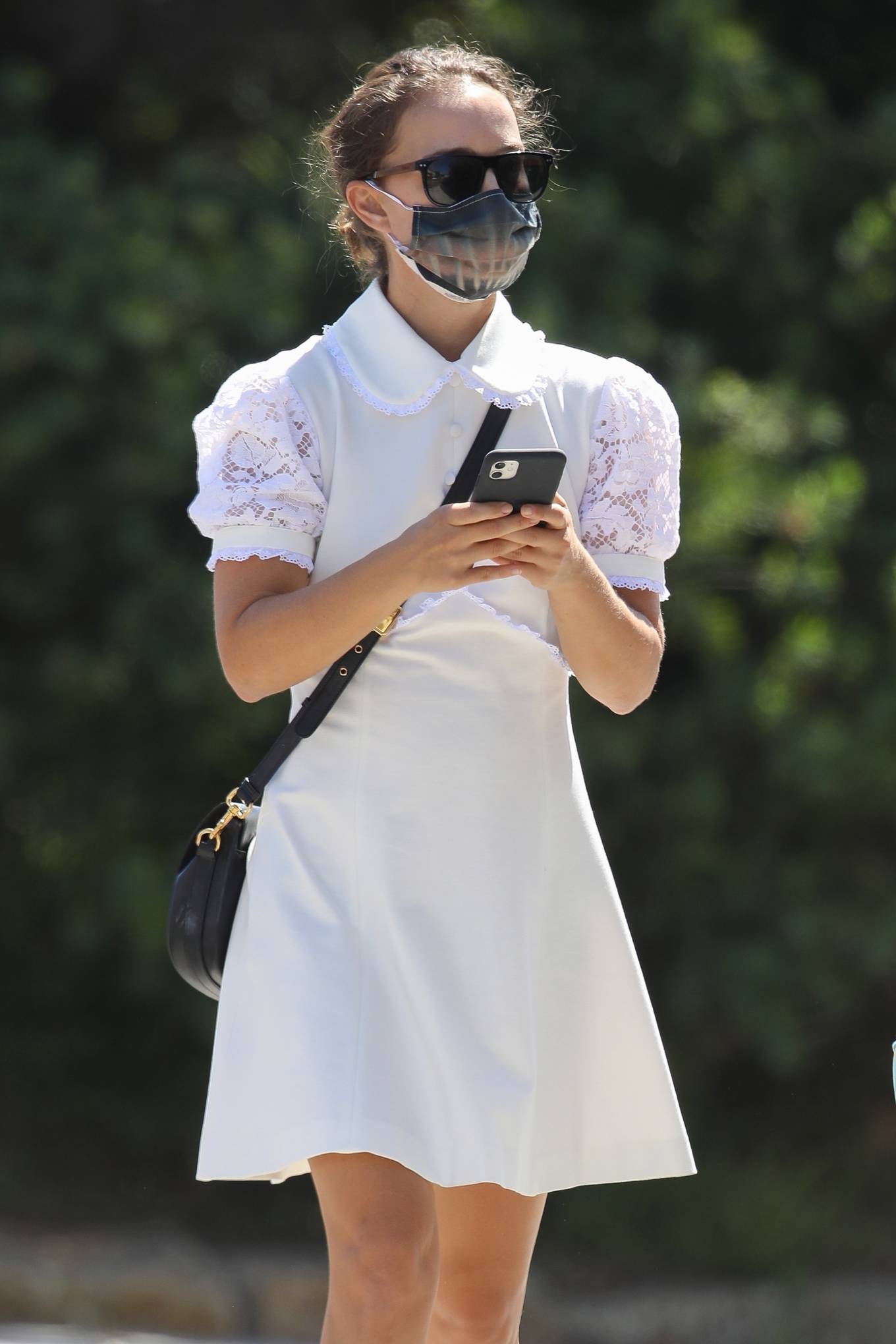 Natalie Portman – Cute in white summer dress in Sydney