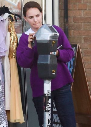 Natalie Portman - Feeding the meter in Los Feliz