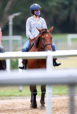 Natalie Portman - Horse riding in Centennial Park