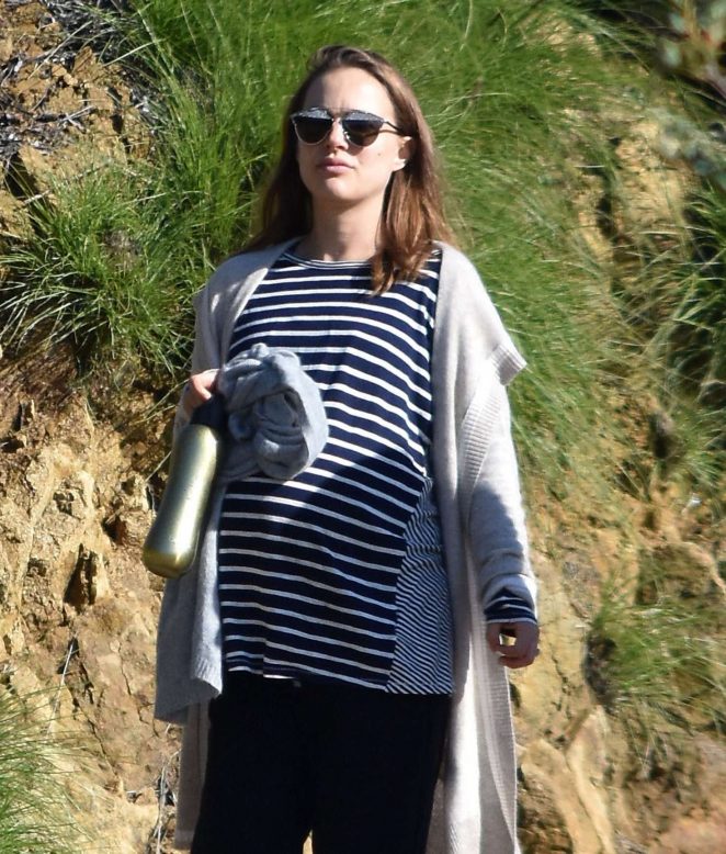 Natalie Portman out for a hike in Los Feliz