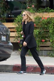 Natalie Portman - Out for lunch in Los Angeles