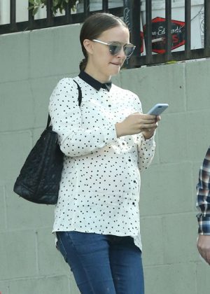 Natalie Portman out for lunch in Silverlake