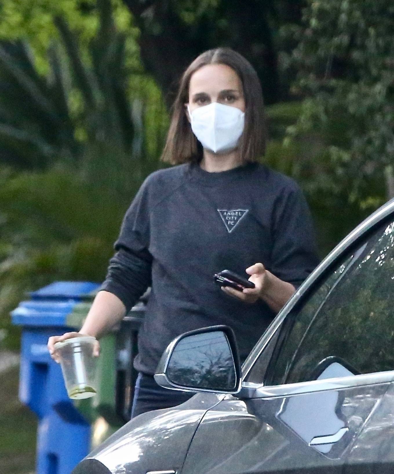 Natalie Portman 2021 : Natalie Portman – Seen after visiting a friend in Los Feliz – California-11