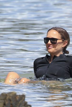 natalie portman spotted in a patterned bikini top while 