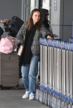 Natalie Portman - Spotted at JFK Airport in New York