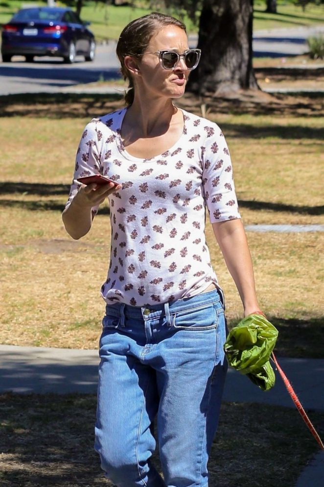 Natalie Portman walk with her dog in Los Feliz