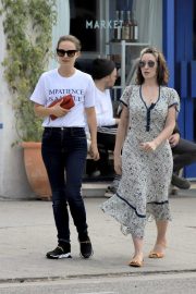 Natalie Portman with Emma Forrest - Stroll in Los Angeles