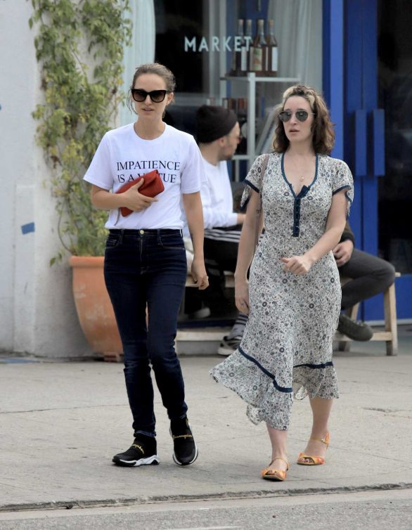 Natalie Portman with Emma Forrest - Stroll in Los Angeles