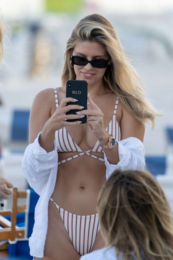 Natasha Oakley - Spotted on the beach in Miami