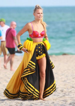Natasha Poly - Photoshoot on the beach in Miami