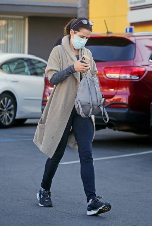 Neve Campbell - Seen at her dermatologist in Studio City