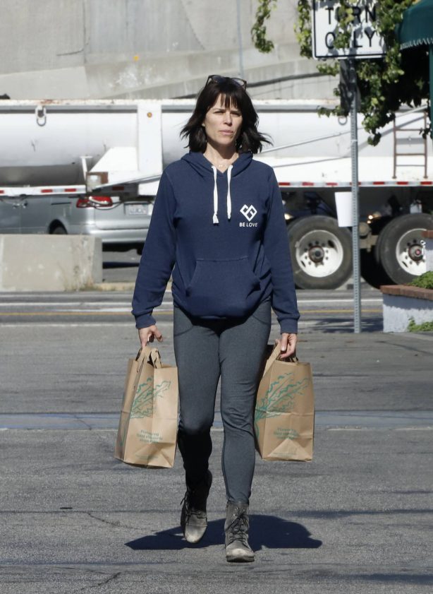Neve Campbell - Shopping at Whole Foods in Los Angeles