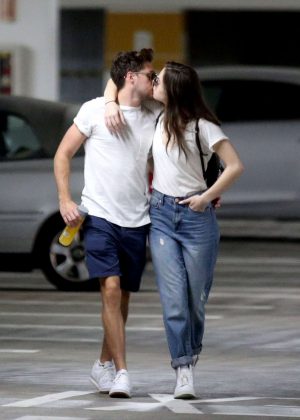 Niall Horan shares a kiss with Hailee Steinfeld in Los Angeles