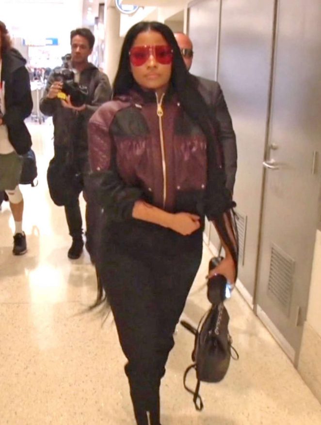 Nicki Minaj - Arrives at LAX Airport in Los Angeles