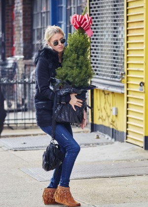 Nicky Hilton - Carrying a Christmas Tree in the East Village