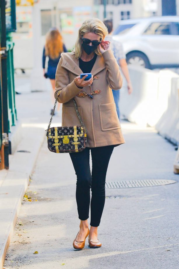 Nicky Hilton - Carrying Louis Vuitton handbag in New York