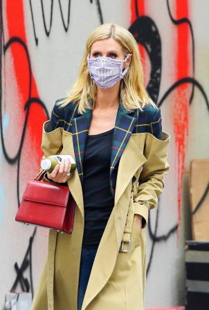 Nicky Hilton Rothschild - Looking chic while out in Soho