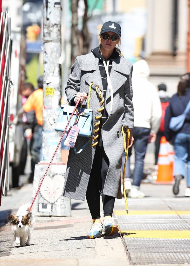 Nicky Hilton Rothschild - Out during a dog walk in New York