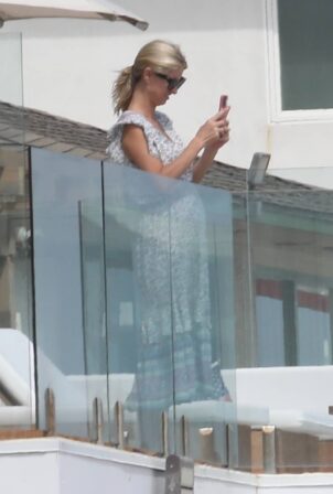 Nicky Hilton - Seen at her balcony in Santa Monica