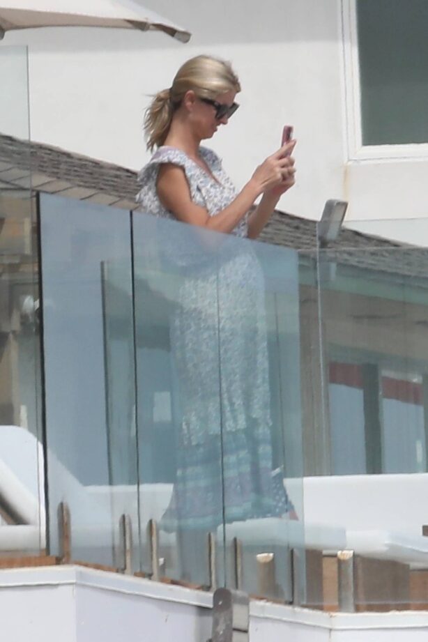 Nicky Hilton - Seen at her balcony in Santa Monica