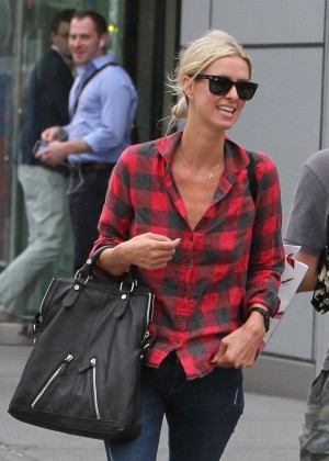 Nicky Hilton in Ripped Jeans Shopping in NYC