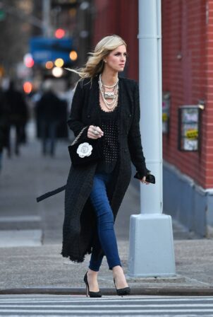 Nicky Hilton - Shows her baby bump while on a stroll in New York