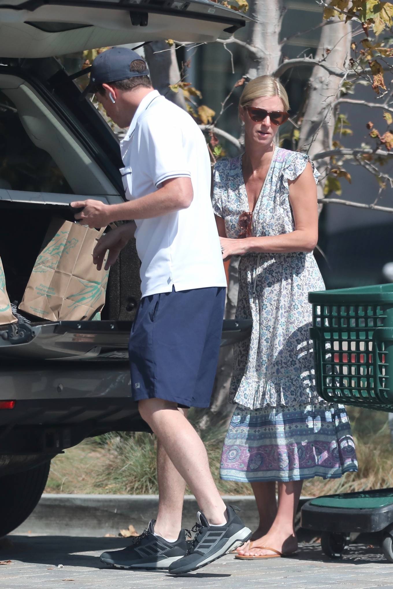 Nicky Hilton - With her husband James Rothschild seen at Whole Foods in Malibu