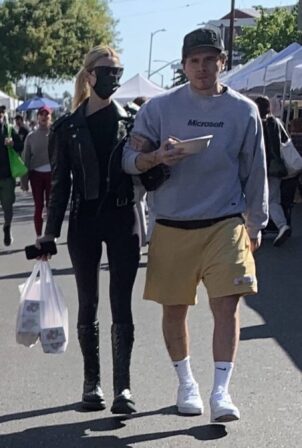 Nicola Peltz - Spotted at the West Hollywood Farmers Market
