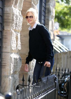 Nicole Kidman Arrives at her mother's house in Sydney
