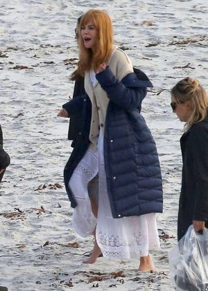 Nicole Kidman - Filming 'Big Little Lies' on the beach in Monterey
