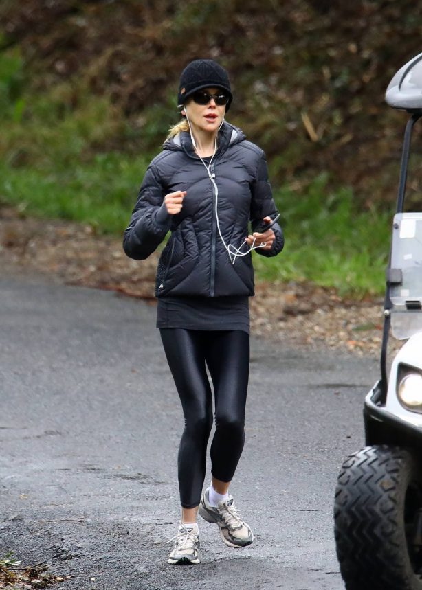 Nicole Kidman - Jogging candids in Byron Bay