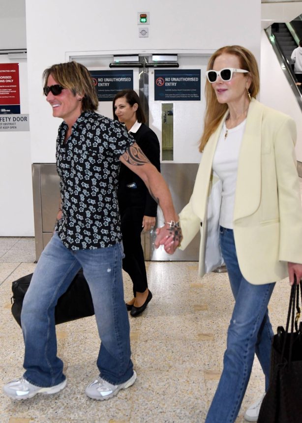 Nicole Kidman - With Keith Urban for their Christmas Summer vacation in Sydney