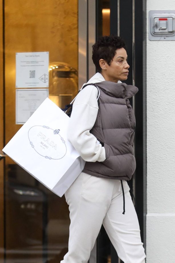 Nicole Murphy - Christmas shopping on the Rodeo Drive in Beverly Hills