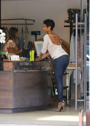 Nicole Murphy in Tight Jeans Shopping in Malibu