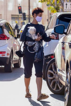 Nicole Murphy - Leaves a medical building in Los Angeles
