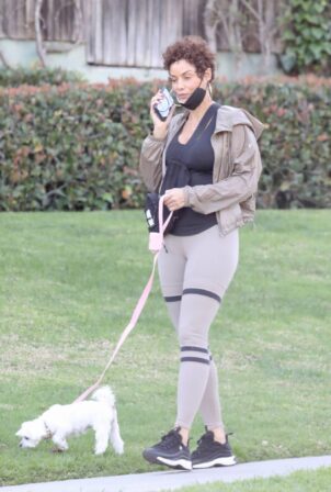 Nicole Murphy - Out in yoga pants to walk her dog in Beverly Hills