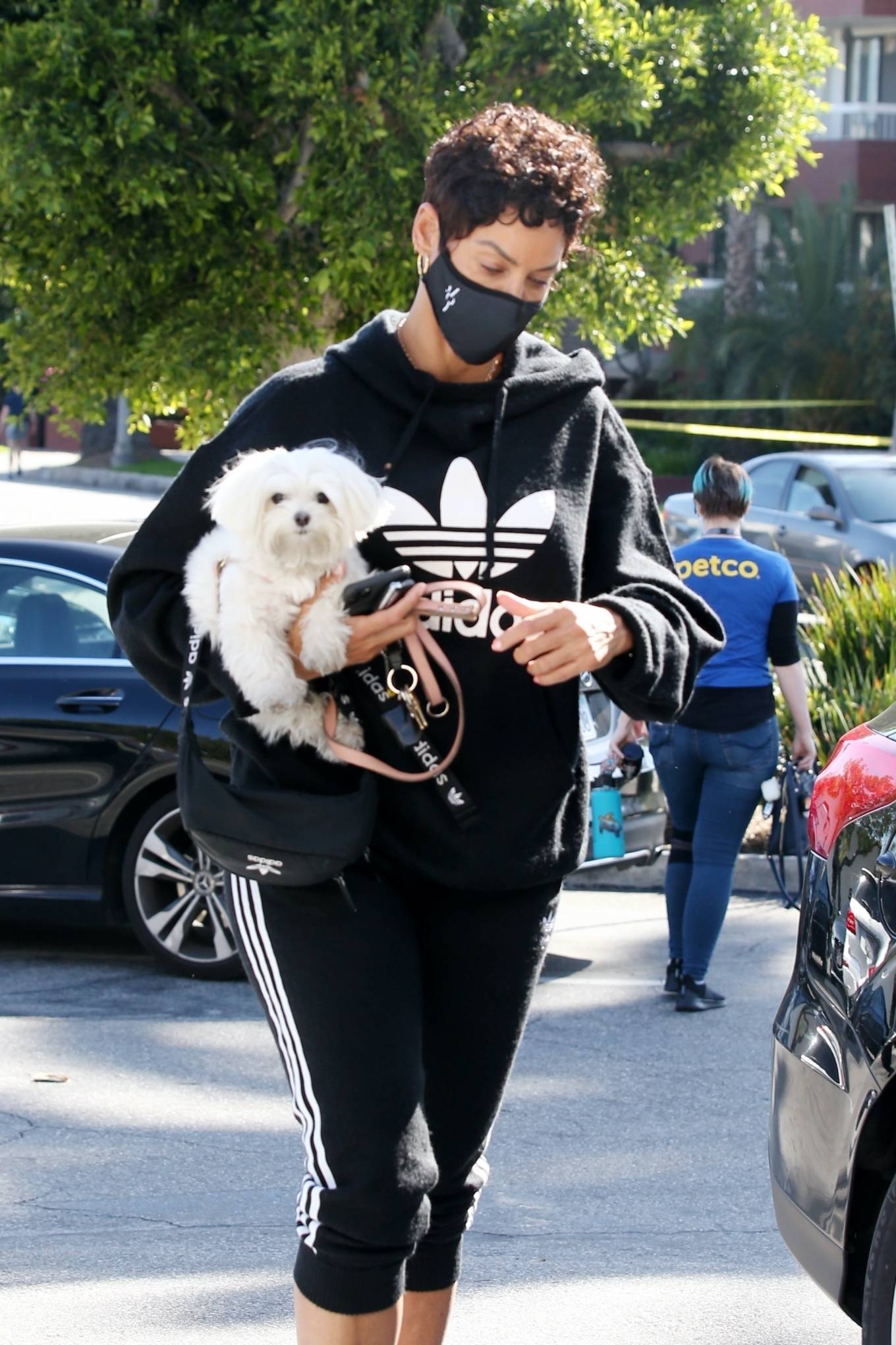 Nicole Murphy 2021 : Nicole Murphy – Seen shopping with her pooch at Petco in West Hollyywood-08