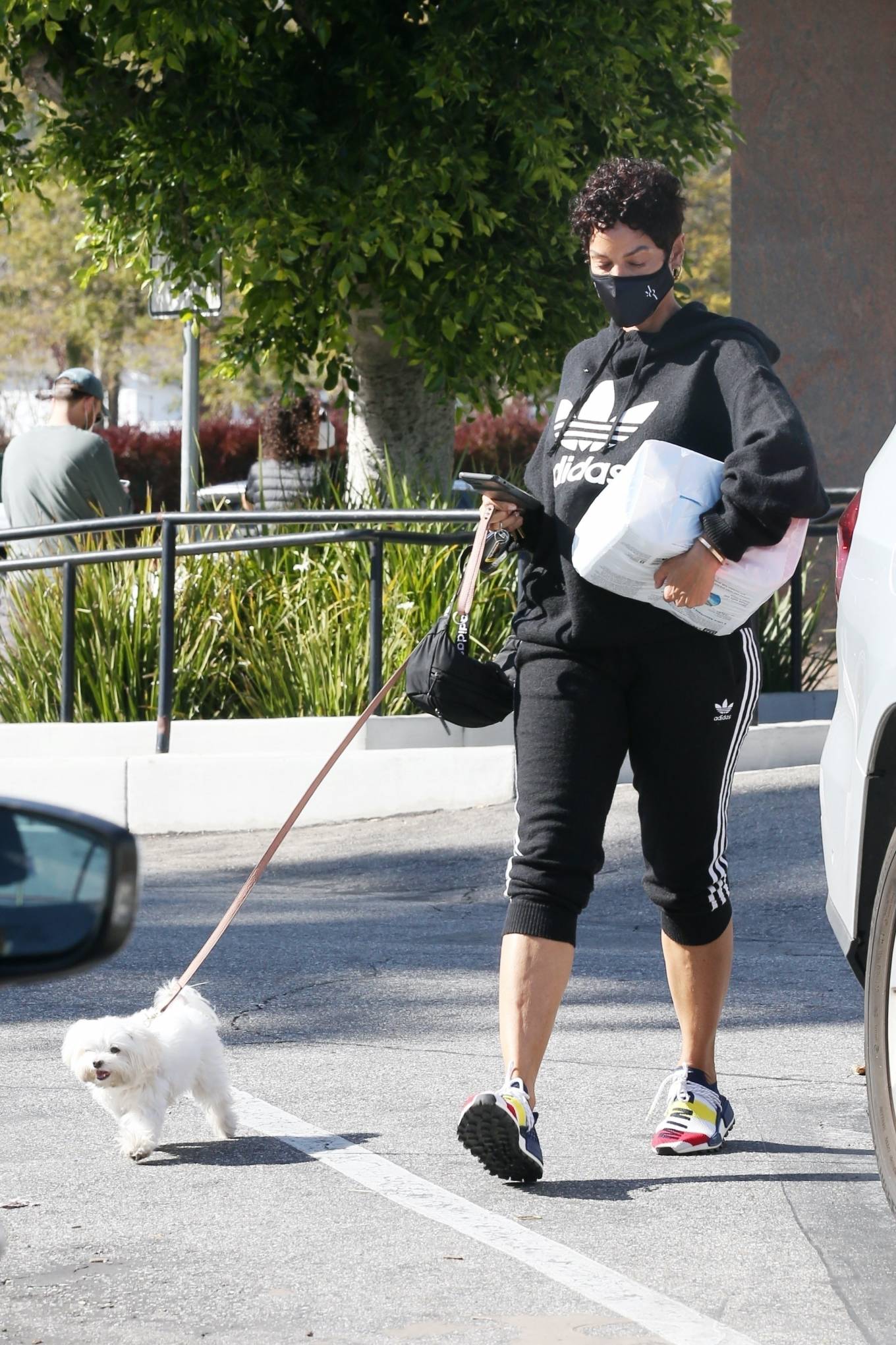Nicole Murphy 2021 : Nicole Murphy – Seen shopping with her pooch at Petco in West Hollyywood-22