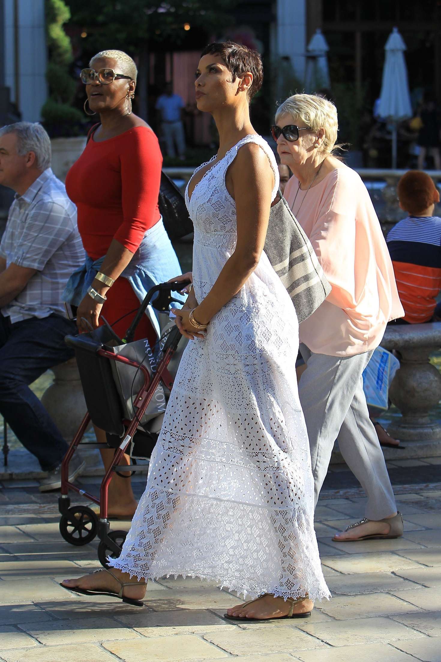 Nicole Murphy Shopping at the Grove in Hollywood