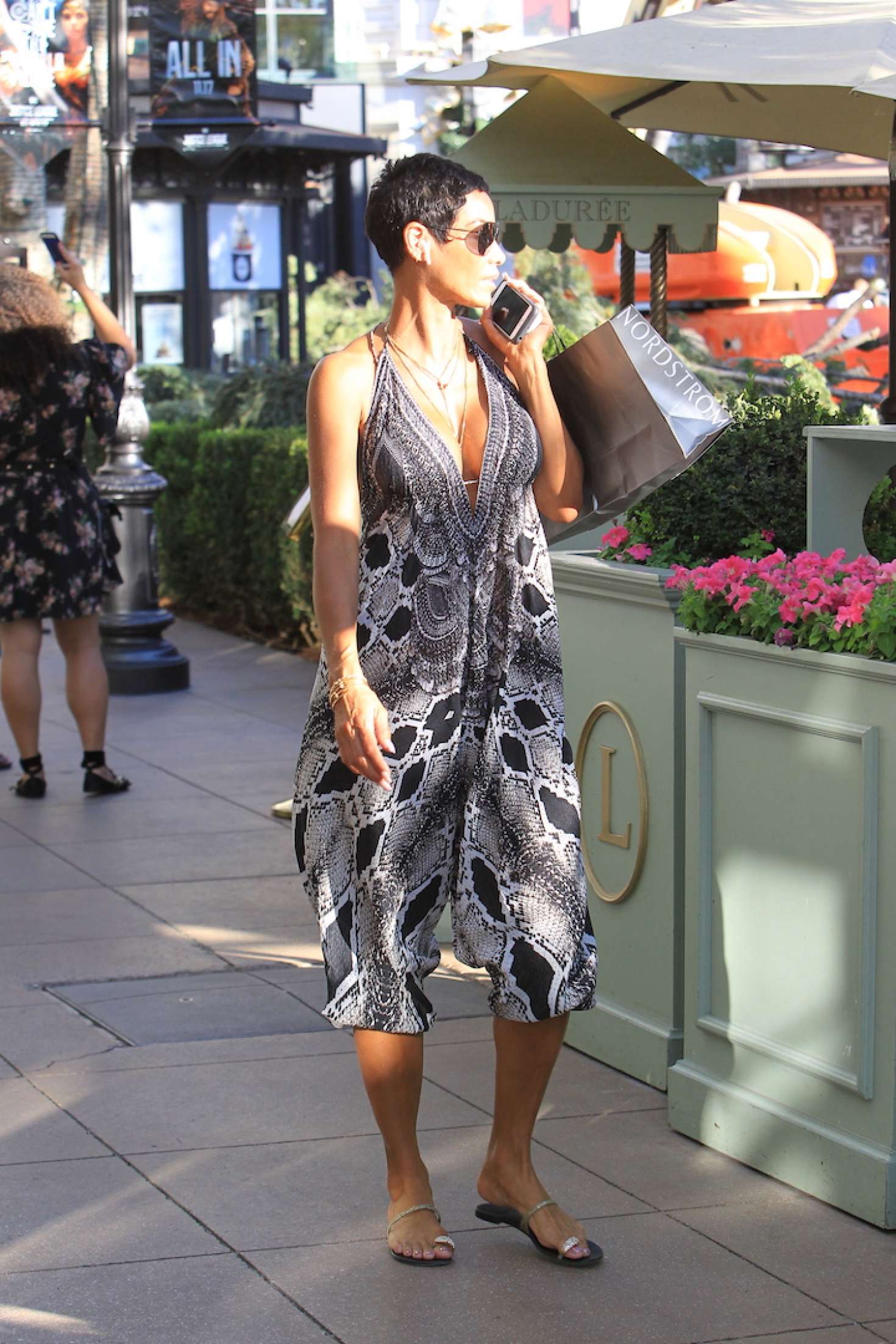 Nicole Murphy - Shopping in Hollywood